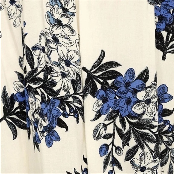 ❣️Sale was $55 down sizing❣️ Cut out maxi dress - Picture 6 of 6